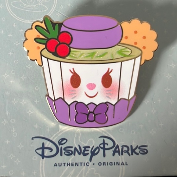 Disney Parks Bianca Cupcake Christmas Advent Mystery Pin from The Rescuers - Picture 1 of 2
